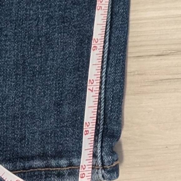 Levi's 711 skinny distressed medium wash jeans regular inseam. Size 28 - Picture 5 of 5